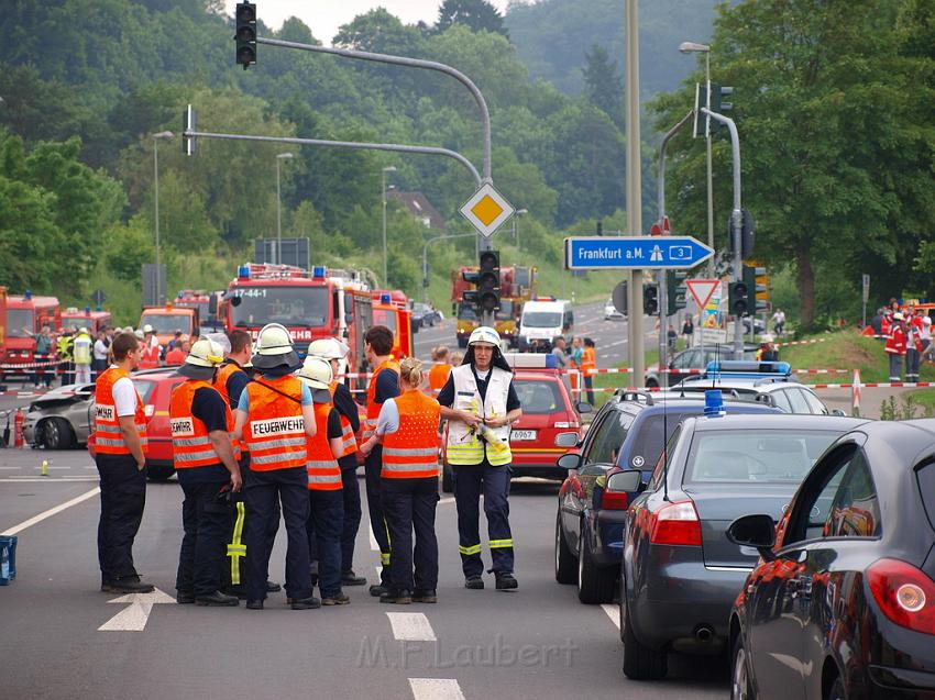 Schwerer Unfall mit Reisebus Lohmar Donrather Dreieck P303.JPG